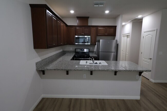 Building Photo - Northview Meadows Luxury Duplexes!