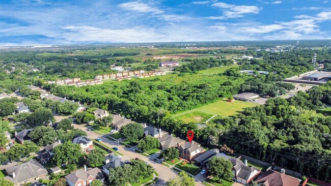Building Photo - 15230 Oak Lake Glen Dr