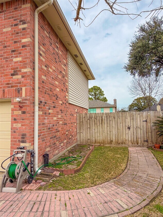 Foto del edificio - 13422 Blackbird Dr