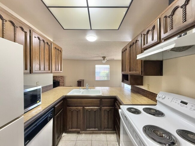Building Photo - 2 Bedroom Duplex in Morgan Hill