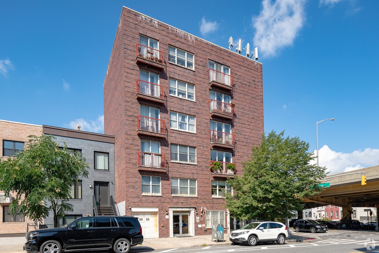 Primary Photo - 62 Clermont Ave