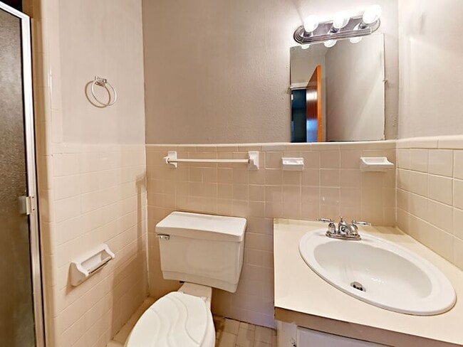 Building Photo - No App Fee. 1 Month Free with 14 month lea...