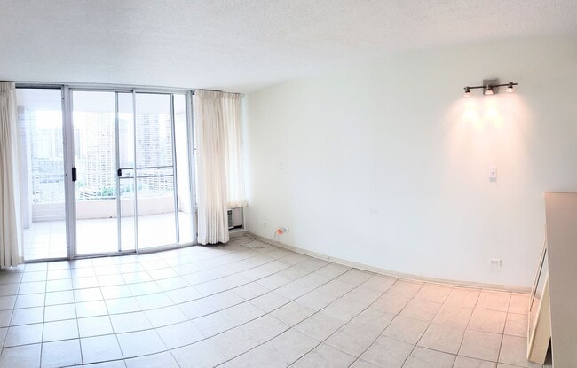 Foto del edificio - Summer Palace, Ala Moana, 1 Bedroom 1 Bathroom 1 Covered Parking Condominium Ocean View