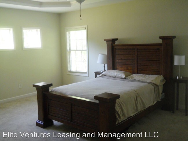 Foto del edificio - 4 br, 3.5 bath House - 6475 Woodbriar Lane