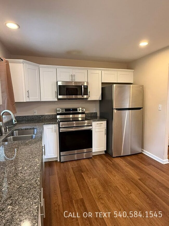 Building Photo - 2933 Tully Dr