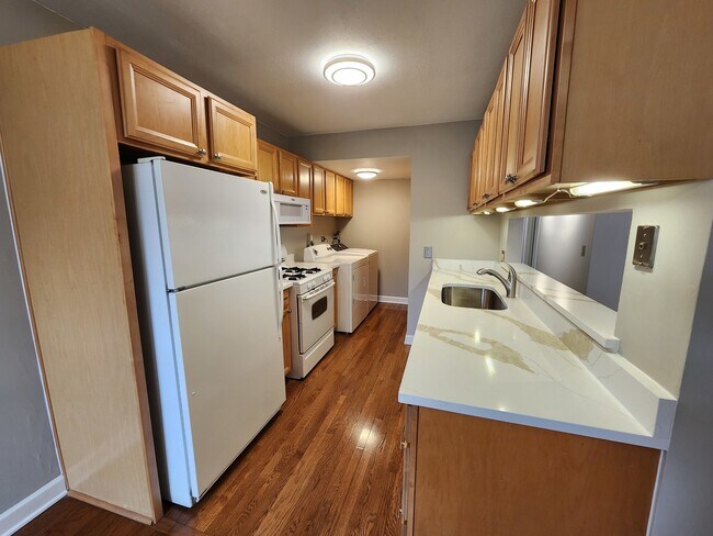 Building Photo - 7725 W Floral Ct