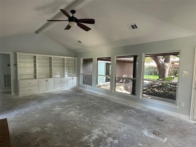 Building Photo - 15711 4 Leaf Dr