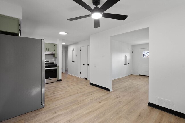 Foto del edificio - MOVE IN SPECIAL! SCORE HALF OFF 1ST MONTH'...