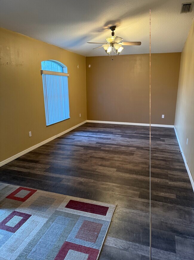 Foto del edificio - 49 Hemlock Trce