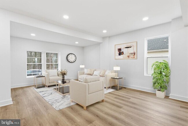 Foto del edificio - 7803 Monroe Ave