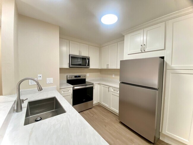 Foto del edificio - Beautifully Updated 2-Bedroom Condo! - Warm Springs!