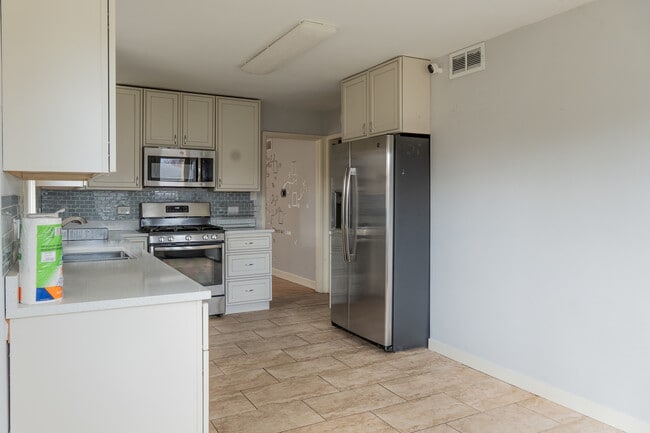 Building Photo - 7323 N Karlov Ave
