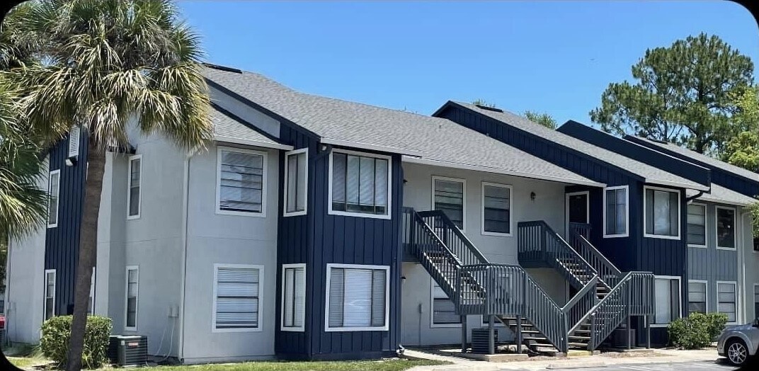 Village Lakes Apartments at 500 W Airport Blvd Sanford, FL