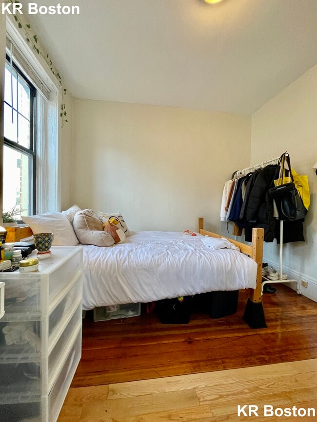 Building Photo - 54 Babcock St