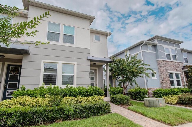Foto del edificio - 8078 Glenlloyd Ave