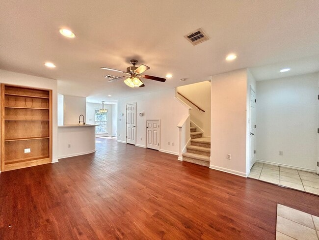 Foto del edificio - Charming 2-bedroom, 2.5-bathroom home at The Arbors at Riverside