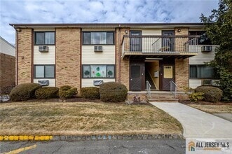 Building Photo - 628 Cricket Ln