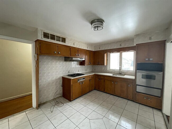 Building Photo - 728-730 Sanford Ave