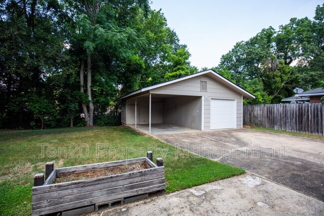 Building Photo - 5827 Gene Ave