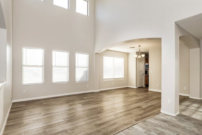 Building Photo - 5182 W Vista Ave