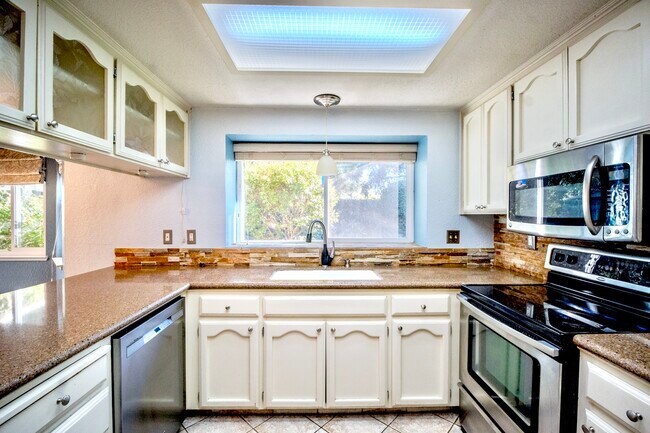 Foto del edificio - 4404 Bluff Creek Dr