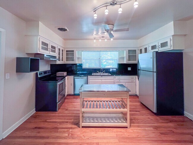 Foto del edificio - 3BR/2.5BA House in Florida Park - Available For Fall 2026!