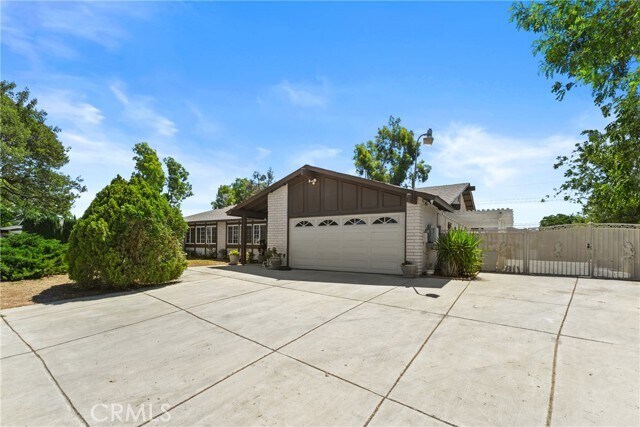 Foto del edificio - 8557 Saddle Creek Dr