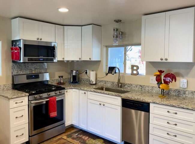 Building Photo - **Jacksonville Gem in the Historic Distric...
