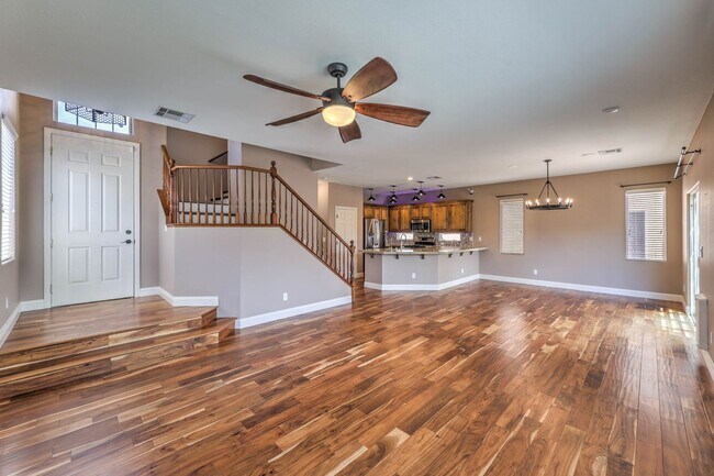 Foto del edificio - Beautiful Upgraded Home 3-Bedroom with Solar, Smart Home Features & Private Backyard Oasis
