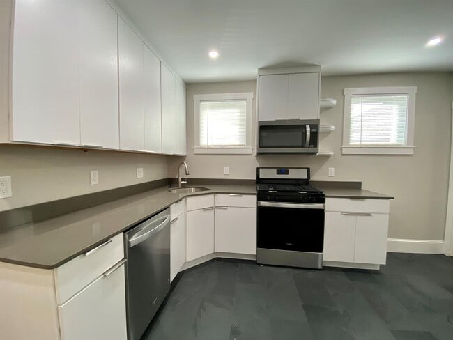 Building Photo - 25 Elmer St