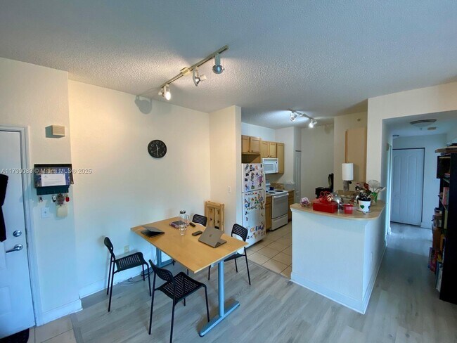 Foto del edificio - 6001 SW 70th St
