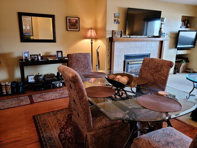 Foto del edificio - 137 Benchmark Rd