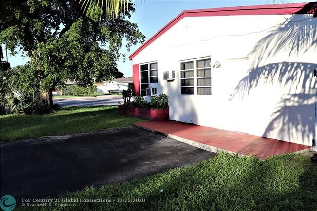 Building Photo - 6792 Miramar Pkwy