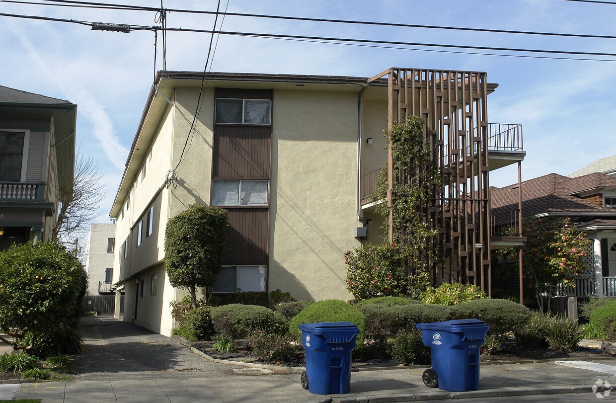 Primary Photo - 1179 Park Ave