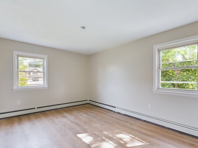 Building Photo - 118 Greenleaf St