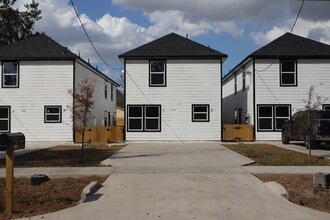 Building Photo - 8217 Bigwood St