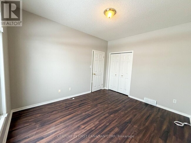 Building Photo - 332 Ambleside Dr