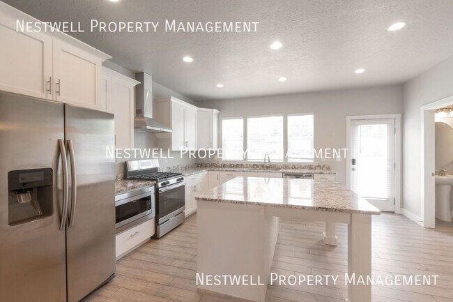 Foto del edificio - 2186 Crestview Dr