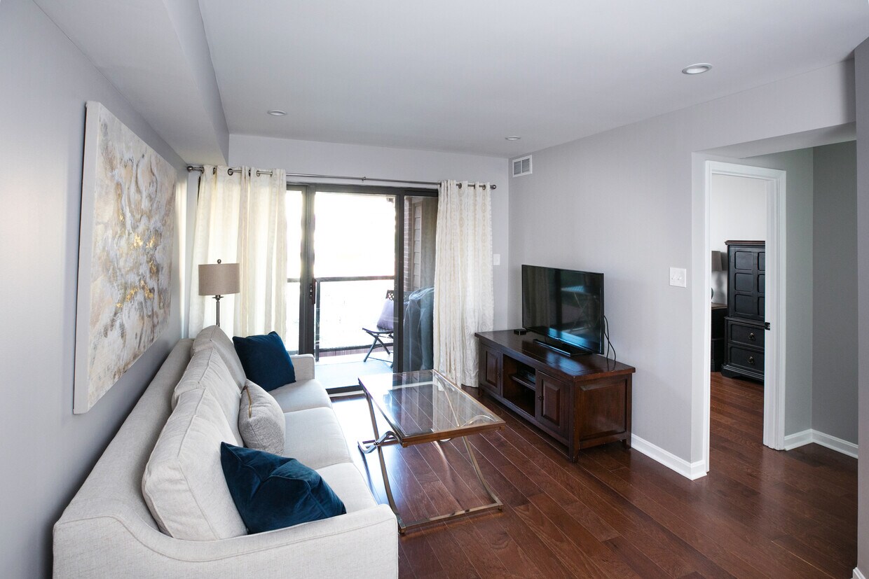 Foto principal - 1029 N Stuart St