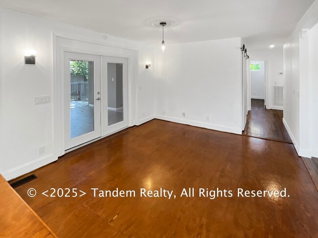 Building Photo - 633 Lane Dr