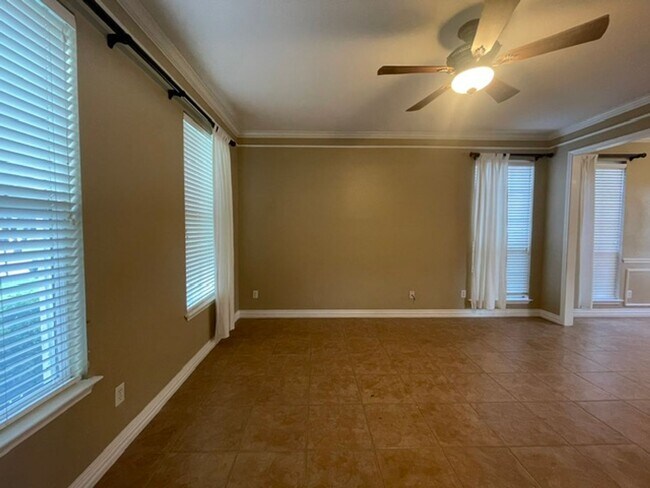 Foto del edificio - 3222 Mapleridge Dr