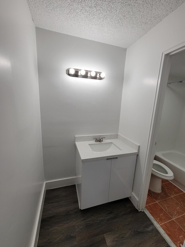 Building Photo - Landmark Towers