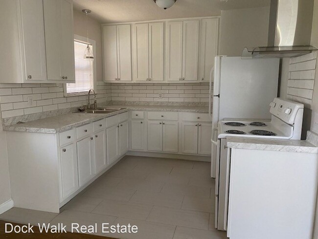 Building Photo - 3 br, 1 bath House - 1108 Gray Dr