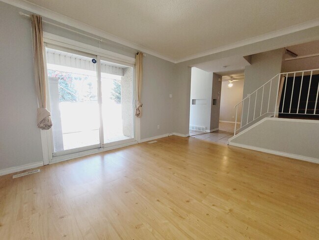 Building Photo - 20 WoodVale Village NW