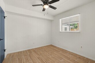 Building Photo - 2119 Barr St