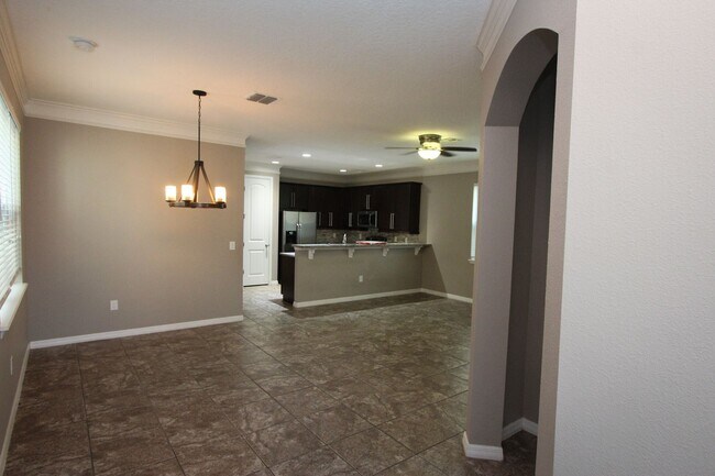 Building Photo - BEAUTIFUL AND BIG 4BED/2.5 BATH HOME in Si...