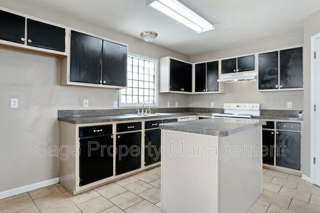 Building Photo - 1011 Woodhill Dr