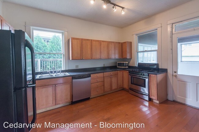 Foto del edificio - 5 br, 4 bath House - 317 E. 7th Street