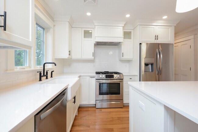 Brand new Unit - 160 Katherine Lee Bates Rd