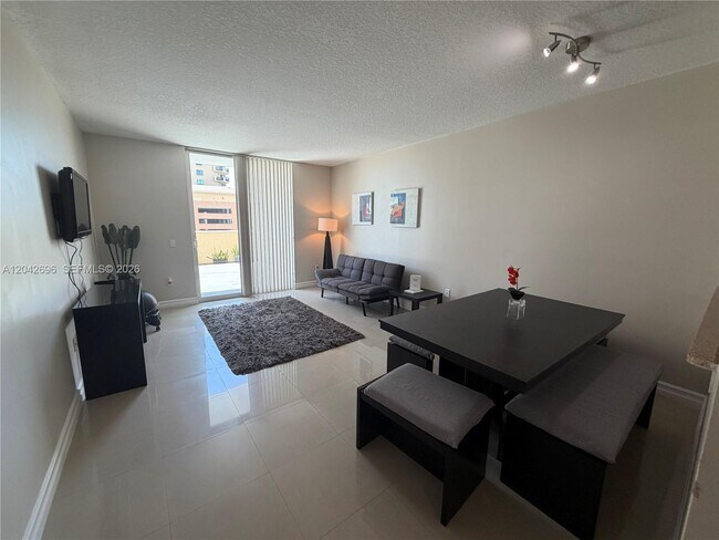 Foto del edificio - 117 NW 42nd Ave